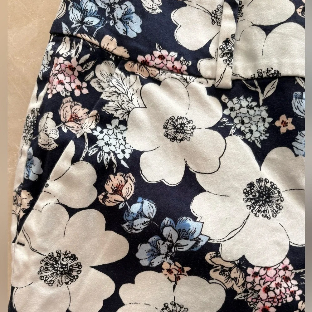 Ann Taylor Modern Crop Peony Blossom Sketched Floral Pants Dimensions in Photos